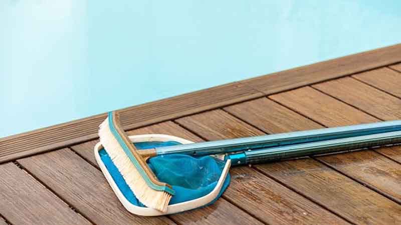 The Best Pool Brushes for Cleaning of Swimming Pools